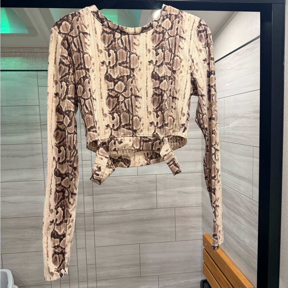 Rue 21 Snake Print Long Sleeve Crop Top - Picture 2 of 3